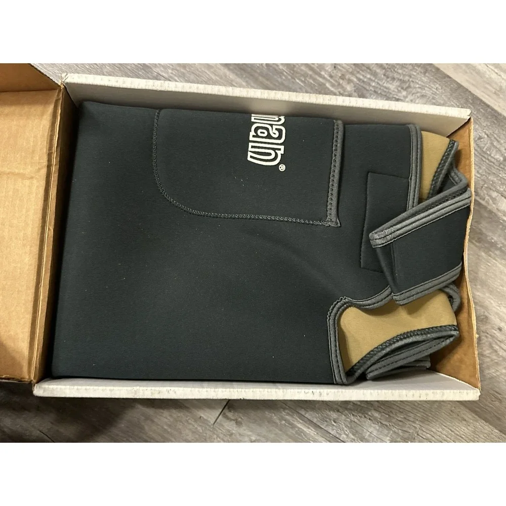 Hodgman Neoprene Chest Bootfoot Fishing Waders Size L  in Box